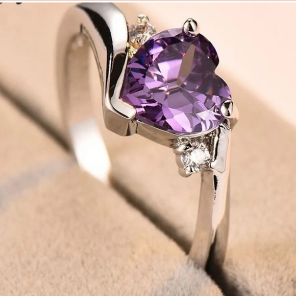 Heart Shaped Amethyst Ring - Picture 2 of 4